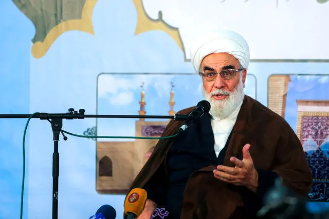 رئیس دفتر رهبرانقلاب: از برکت این نظام بود که اتوبان ساخته می‌شود