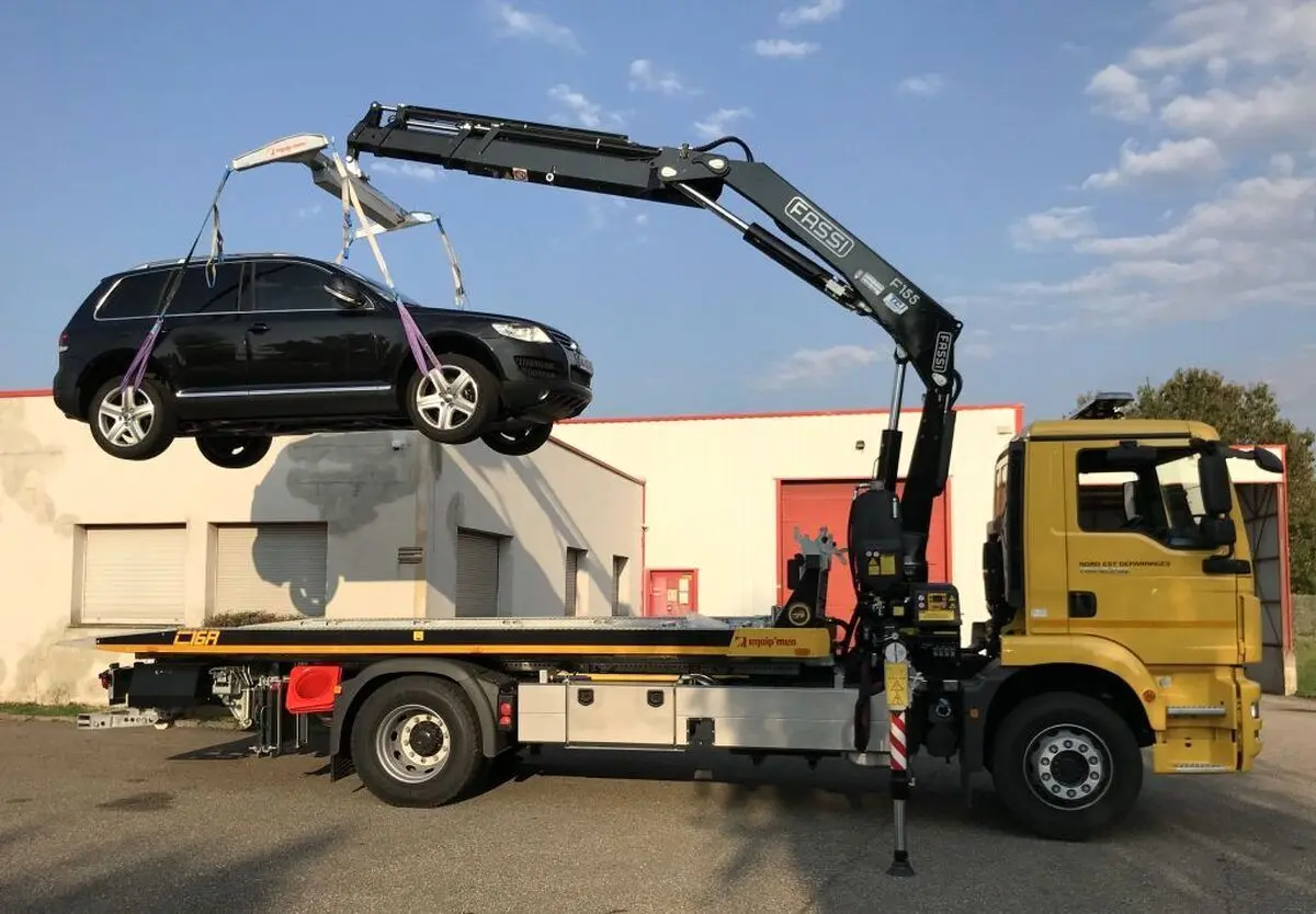 سرقت خودرو با جرثقیل +فیلم