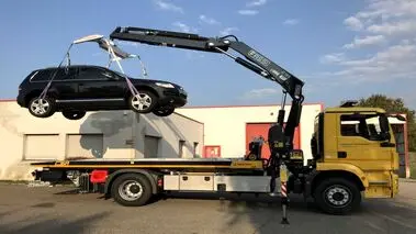 سرقت خودرو با جرثقیل +فیلم