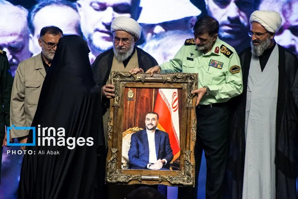 عکس جدید از خانواده حسین امیرعبداللهیان در کنار سردار رادان  + عکس

