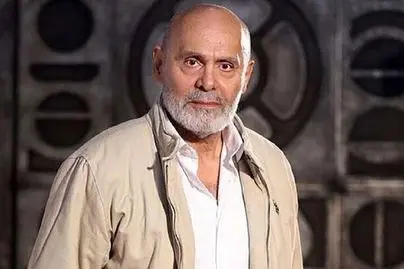 جمشید هاشم‌پور با ظاهری نگران کننده در کنار دختر و همسرش+عکس