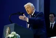  تصویری خبرساز از وضعیت عجیب دست دونالد ترامپ 