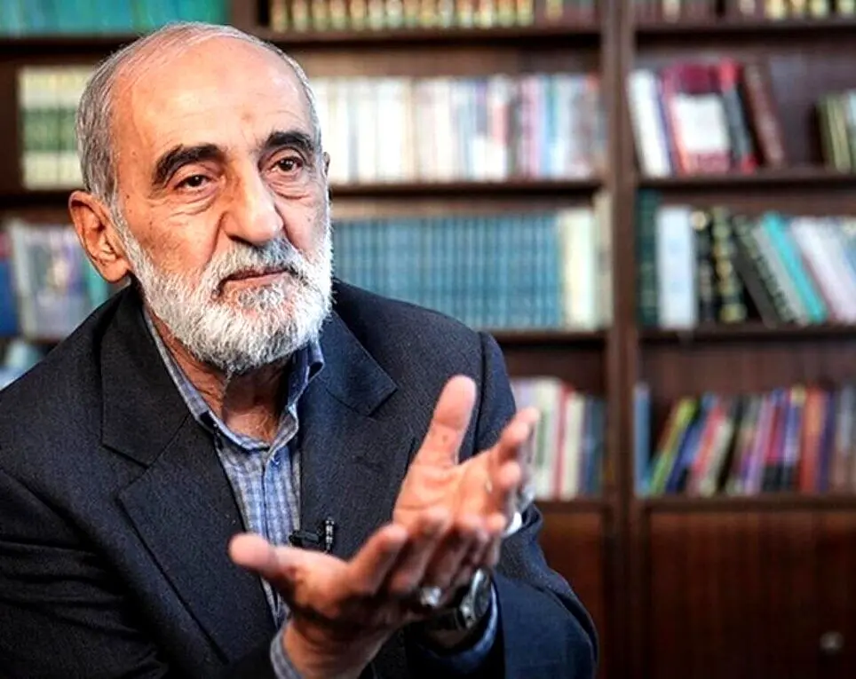 شریعتمداری: بسیاری از گزارش‌های سیاه علیه جمهوری اسلامی را از داخل می‌گیرند  

