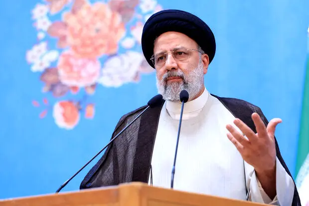 پوشش و حجاب جنجالی محسن افشانی و همسرش در دیدار رمضانی با رئیسی + عکس