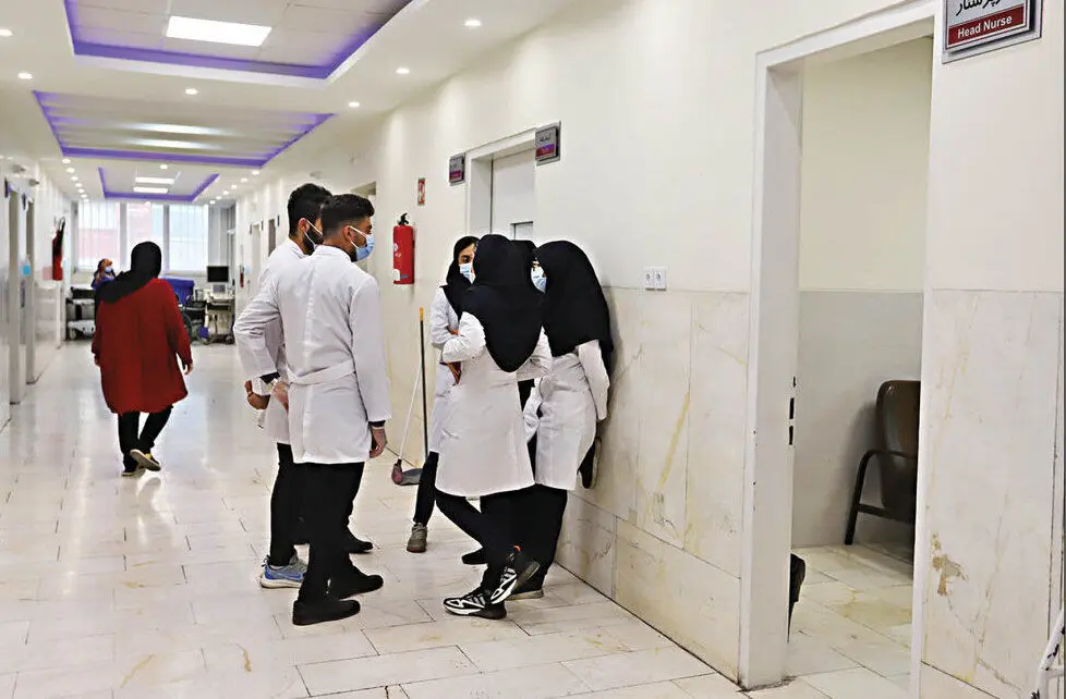 تجمع اعتراضی دستیاران پزشکی مقابل وزارت بهداشت