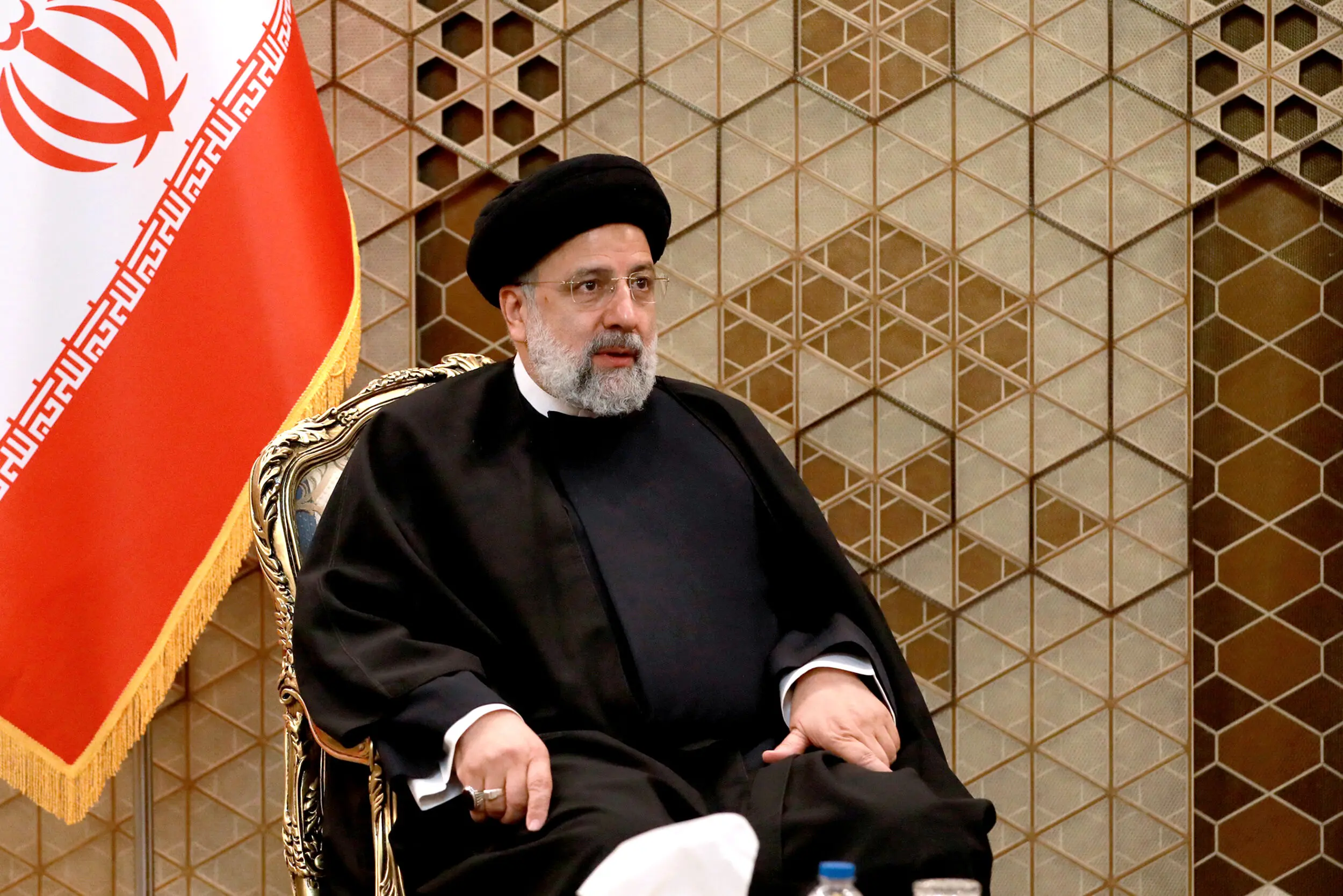  می‌خواهند رئیسی استعفا دهد تا خودشان روی کار بیایند 

