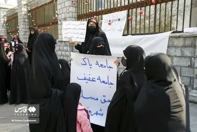تجمع برخی زنان مقابل مجلس در اعتراض به وضعیت حجاب