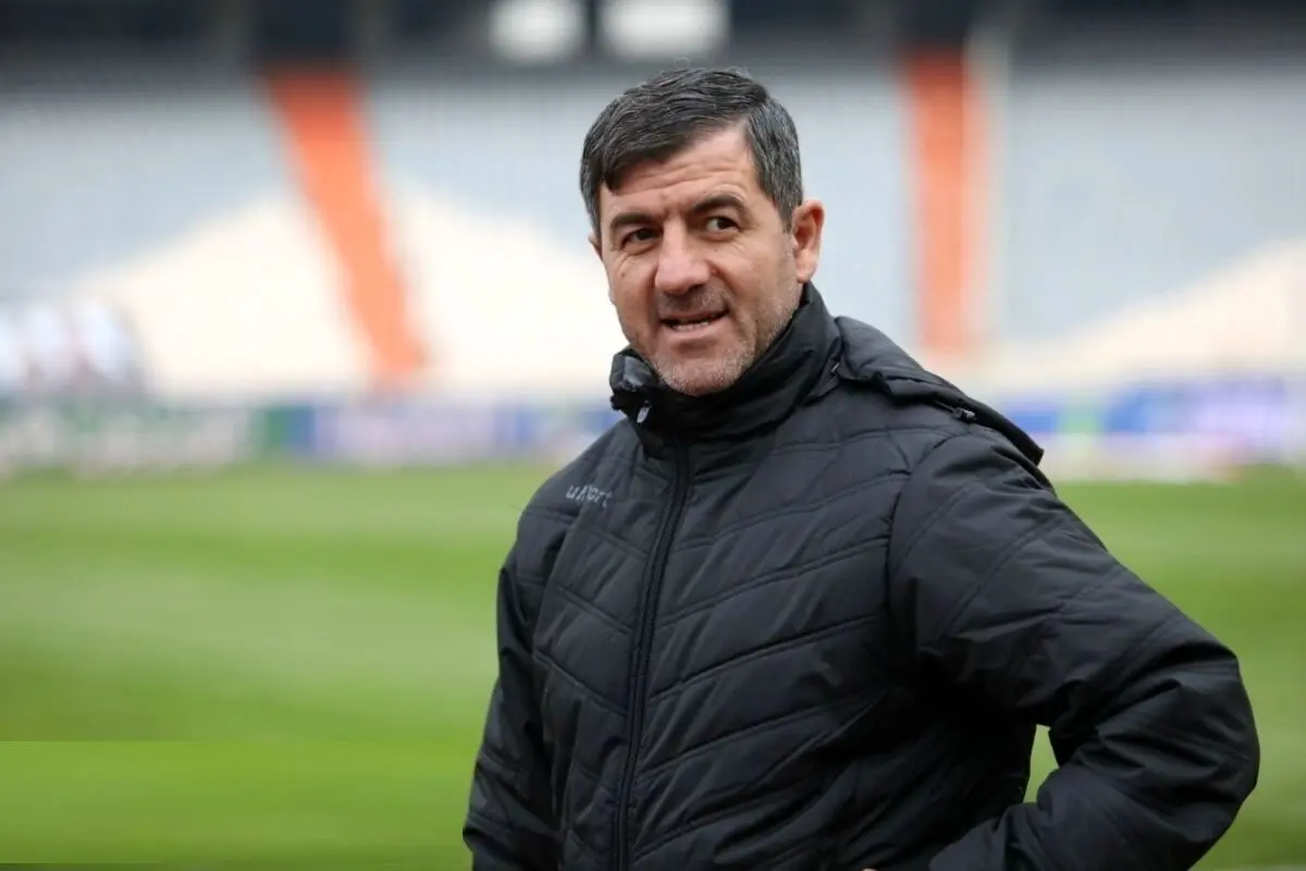 سرمربی پرسپولیس بالاخره بله را گفت

