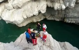 سقوط یک دختر جوان در حاشیه سد کرج