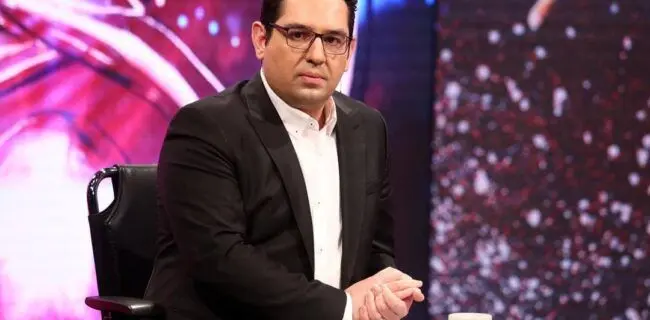 بی احترامی مجری فوتبال برتر به درگذشتگان متروپل آبادان