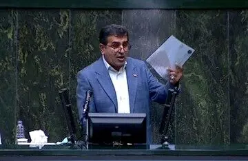 نماینده مخالف وزیر پیشنهادی وزارت دفاع: مجلس نباید شانه خالی کند

