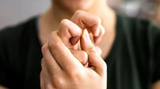 هشدار به کسانی که عادت به شکستن قلنج دارند