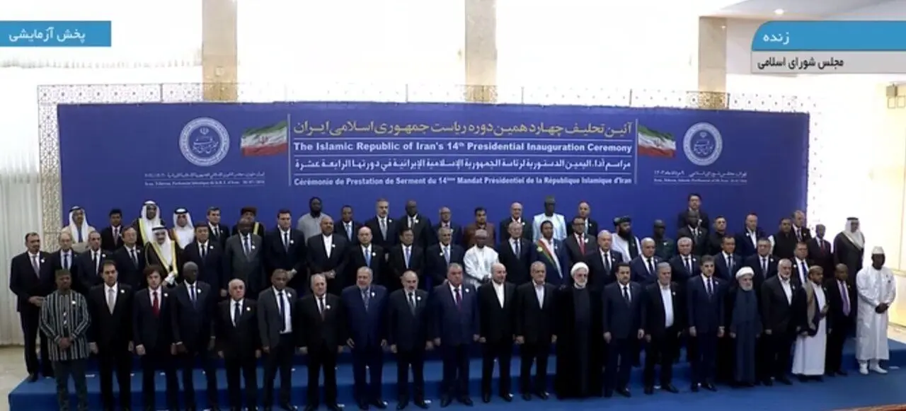 عکس یادگاری مقامات خارجی با سران سه قوه در مراسم تحلیف


