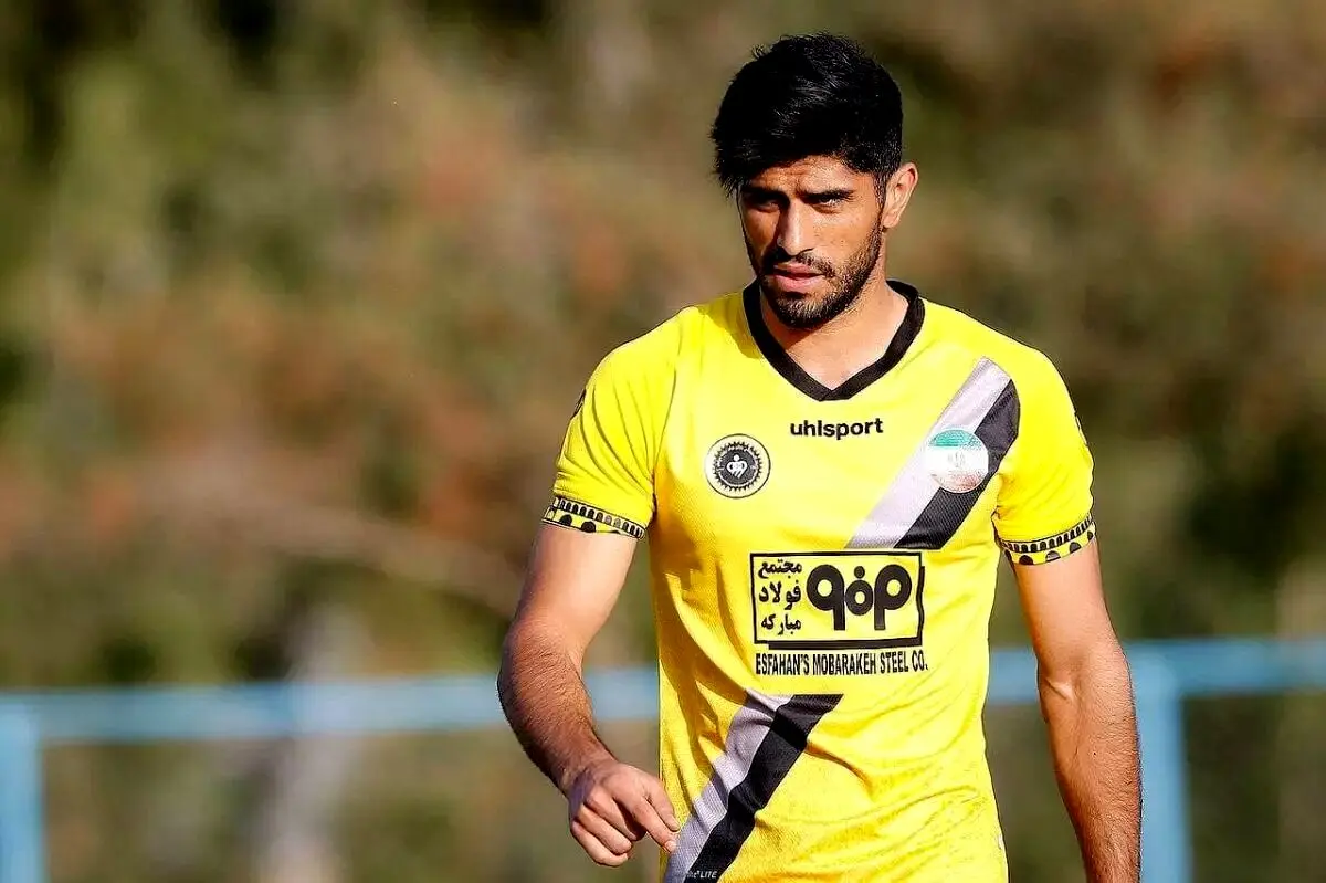ستاره سپاهان شایعه توافق با پرسپولیس را تکذیب کرد