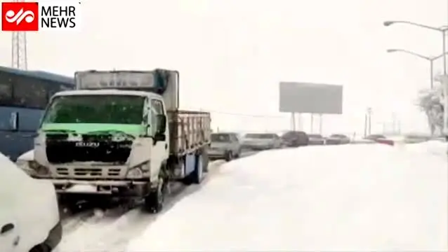 بارش شدید برف  هنگام سال تحویل و غافلگیری مسافران / ویدئو