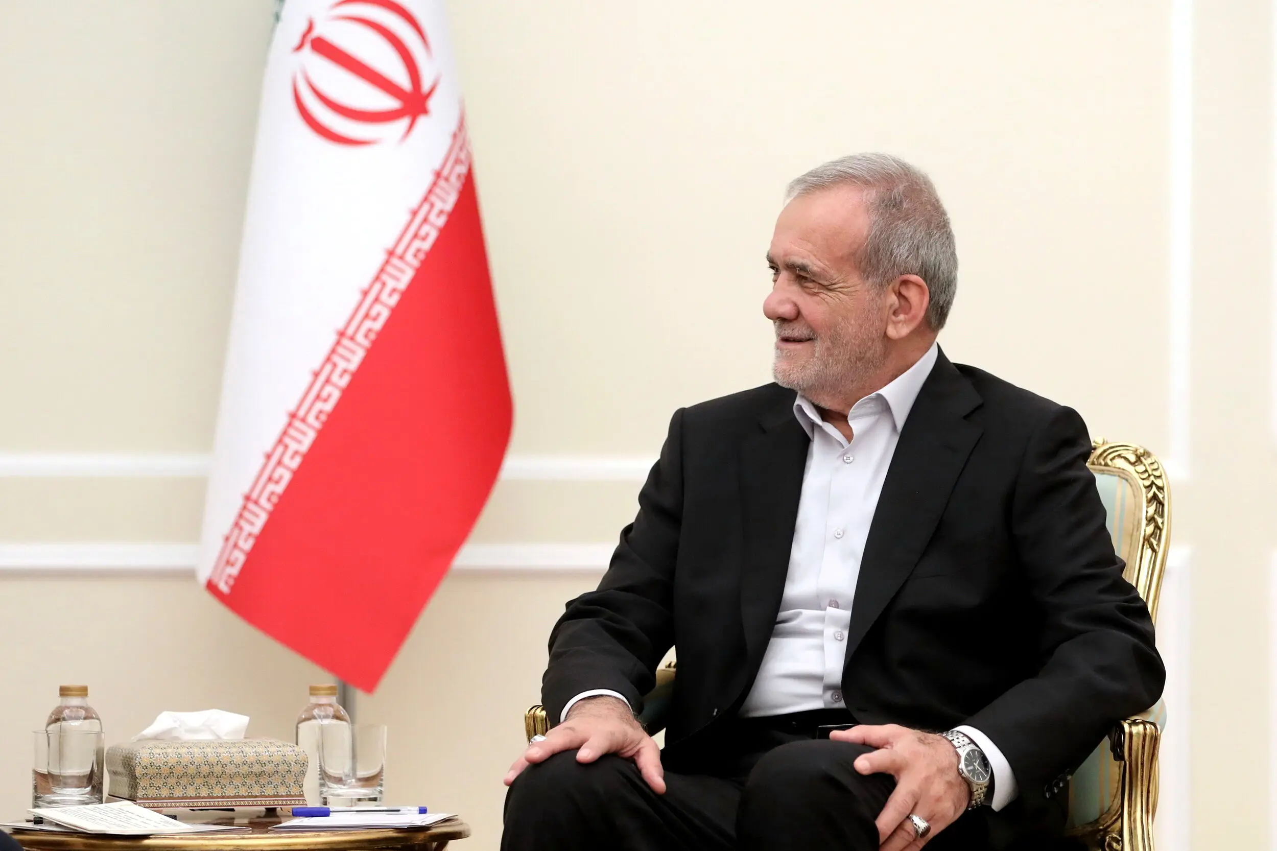 سنت شکنی جدید مسعود پزشکیان در دفتر ریاست جمهوری + عکس
