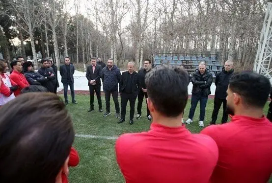 قلم قرمز کارتال روی یک بازیکن پرسپولیس 