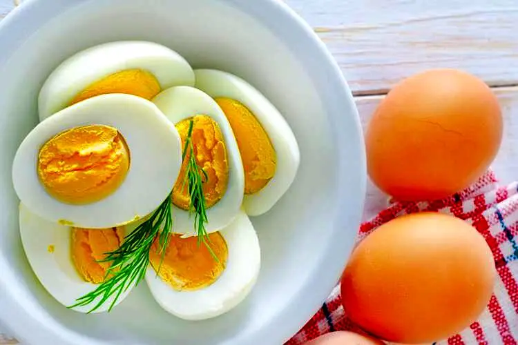 مزایای باورنکردنی خوردن روزی یک عدد تخم مرغ