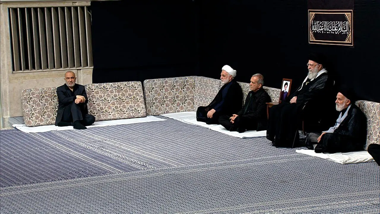  تصویری از  مسعود پزشکیان در همراهی رهبر انقلاب ‌

