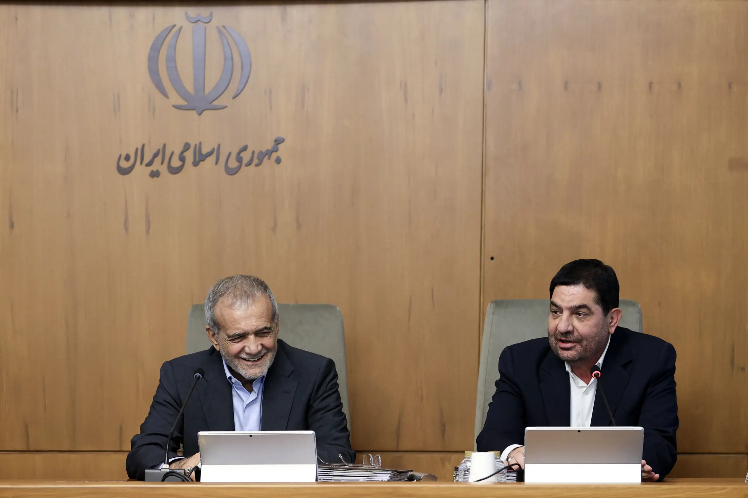 پزشکیان بر صندلی رئیسی نشست + عکس