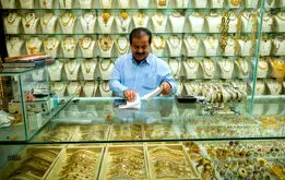 سقف شکنی قیمت طلا؛ قیمت طلا  ۱۸ عیار و طلای دست دوم  امروز ۲۳ آبان ۱۴۰۴+ جدول