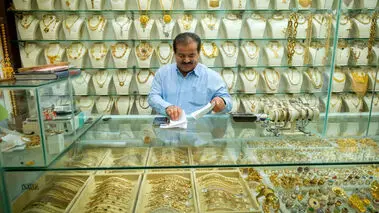 سقف شکنی قیمت طلا؛ قیمت طلا  ۱۸ عیار و طلای دست دوم  امروز ۲۳ آبان ۱۴۰۴+ جدول