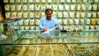 سقف شکنی قیمت طلا؛ قیمت طلا  ۱۸ عیار و طلای دست دوم  امروز ۲۳ آبان ۱۴۰۴+ جدول