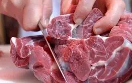 گوشت وارداتی ۳۰ درصد گران‌تر از قیمت واقعی!