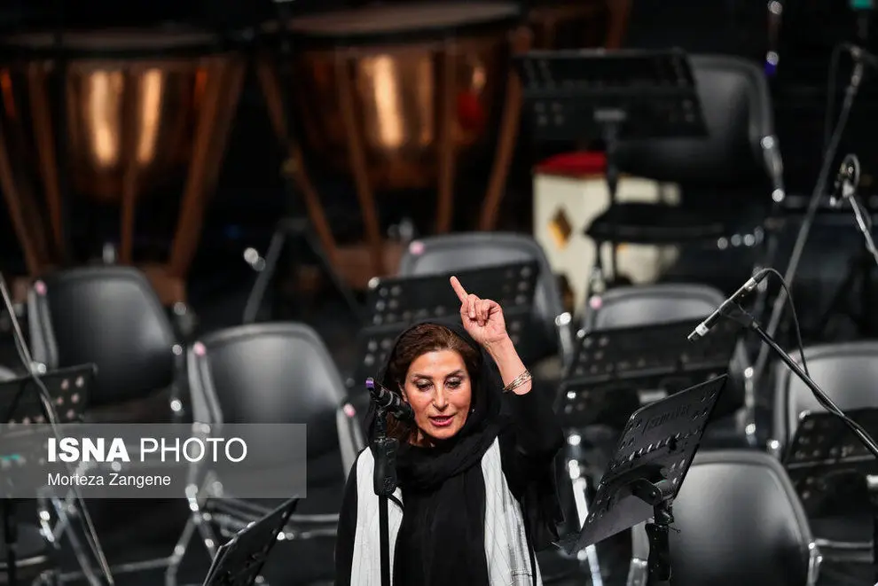 معتمدآریا: آیا کسی هست که به داد هنرمندانی برسد که قرار است سازشان را بشکنند؟