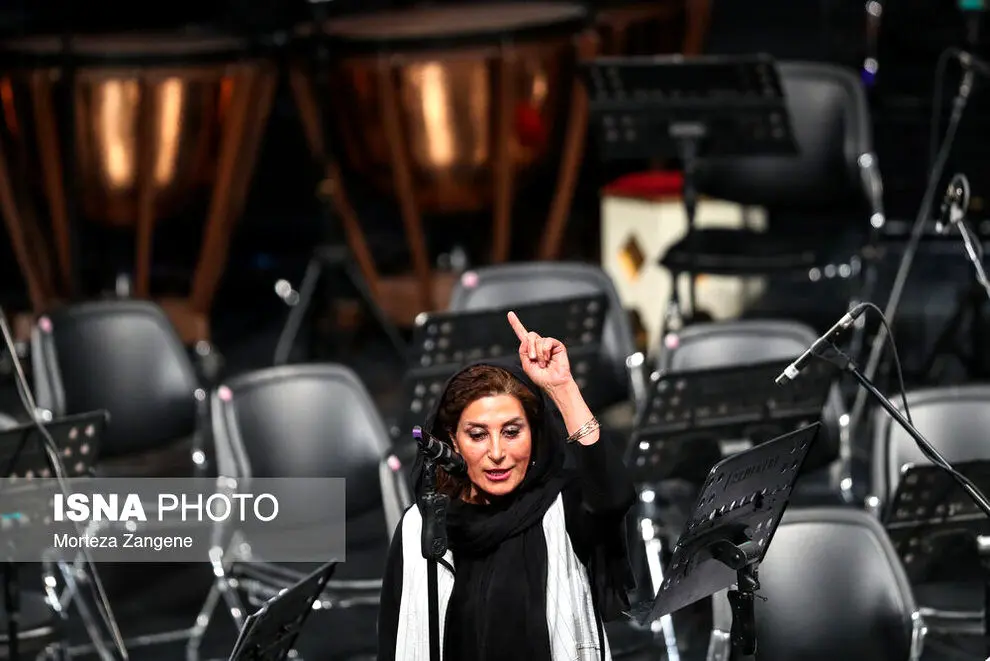 معتمدآریا: آیا کسی هست که به داد هنرمندانی برسد که قرار است سازشان را بشکنند؟