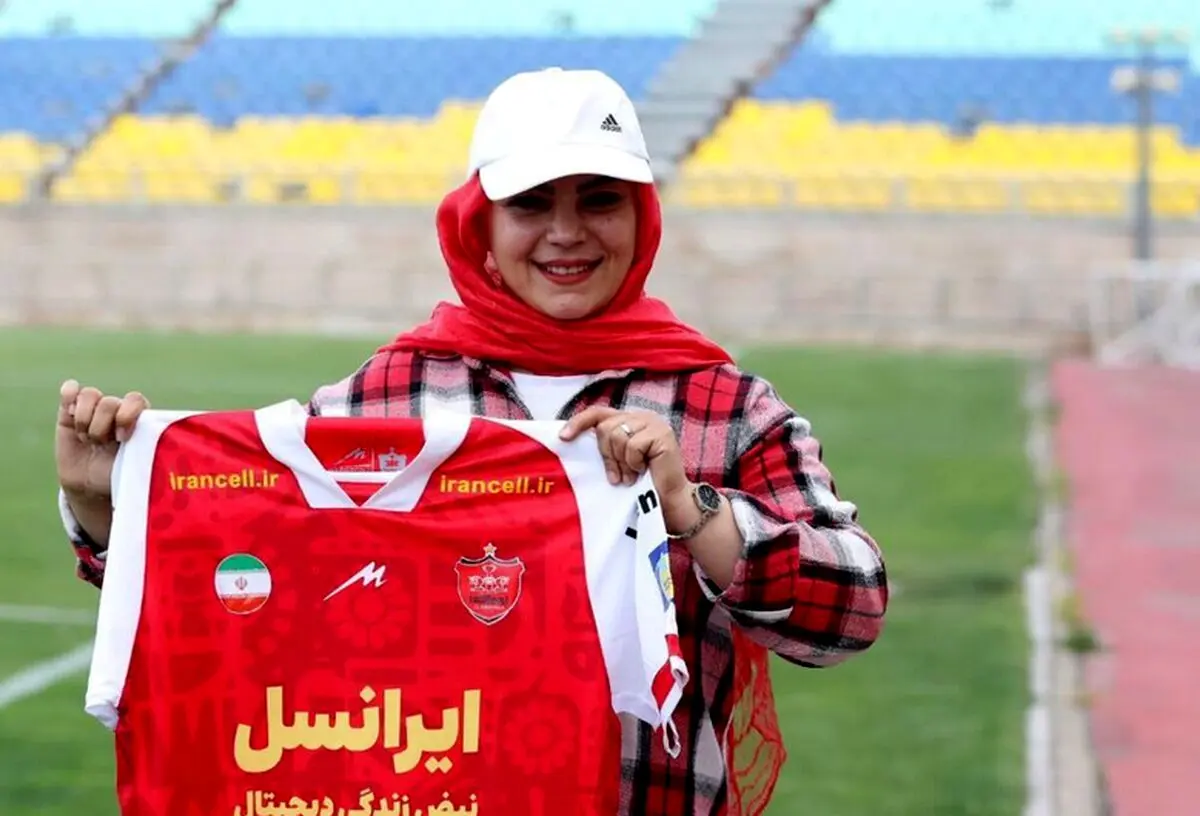 دیدار عادل فردوسی‌پور با زن پرسپولیسی +عکس
