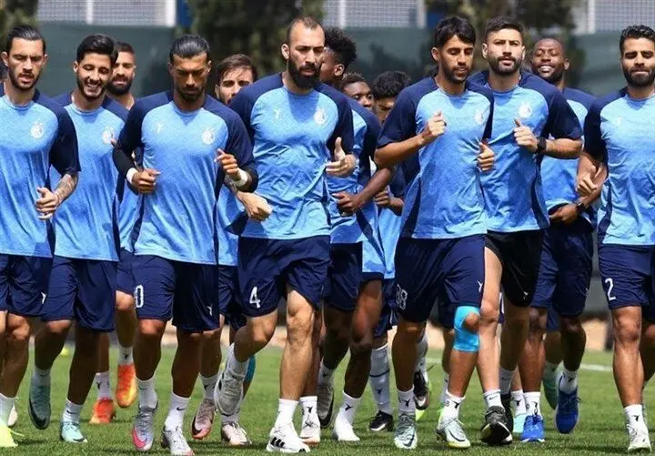 گلر استقلال بعد از ۲۰۲ روز نیمکت نشینی به میدان خواهد رفت.  
