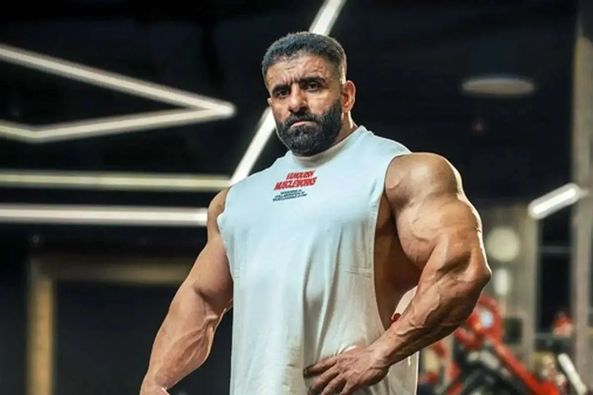 گردنبند طلای هادی چوپان با طرح ایران+عکس