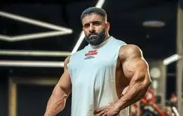 گردنبند طلای هادی چوپان با طرح ایران+عکس