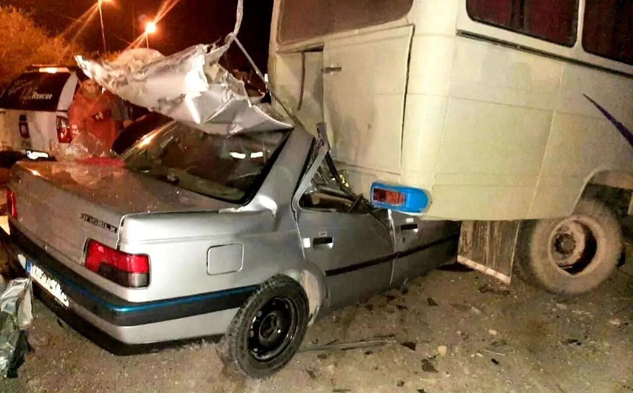 تصادف مرگبار پژو و مینی بوس؛ یک نفر جان باخت