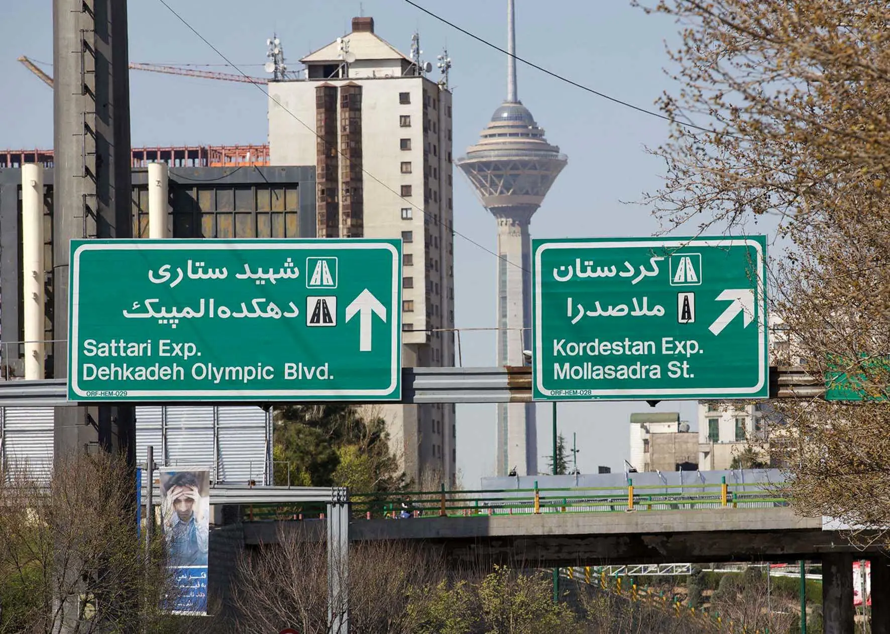 کمبود تابلوهای راهنمایی و رانندگی در بزرگراه های تهران