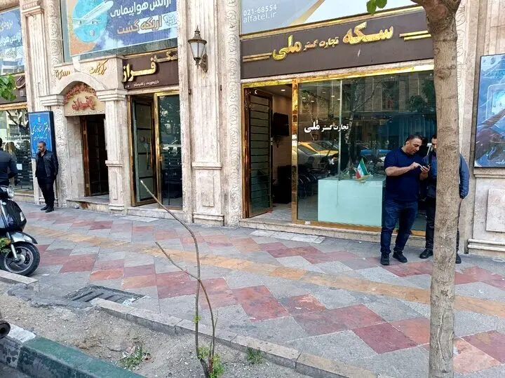 اعتراضات طلافروشان، بازار دلار را داغ کرد 
