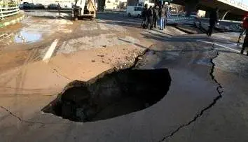 رانش زمین در قائمشهر/ مادر و دختر توسط زمین بلیعده شدند
