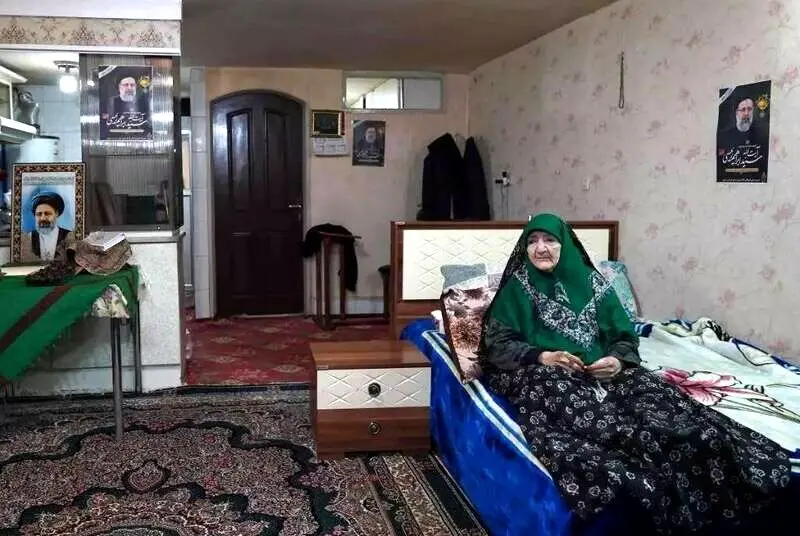 مادر رئیسی به پزشکیان: سوار هلیکوپتر نشو!
