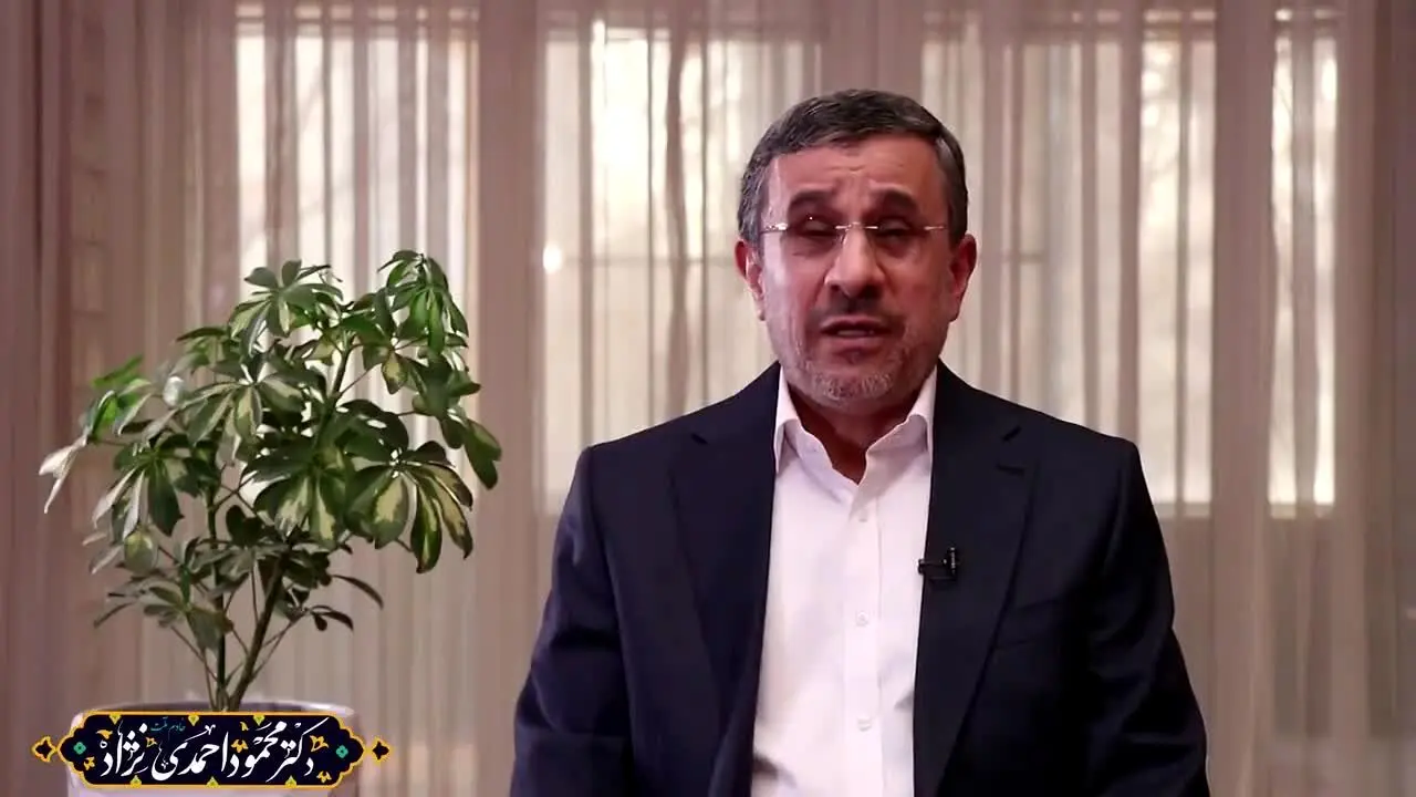 سبک و لهجه خاص احمدی نژاد در تبریک سال نوی میلادی | مِری کریسمس اَند هپی نیو یر
+ فیلم 