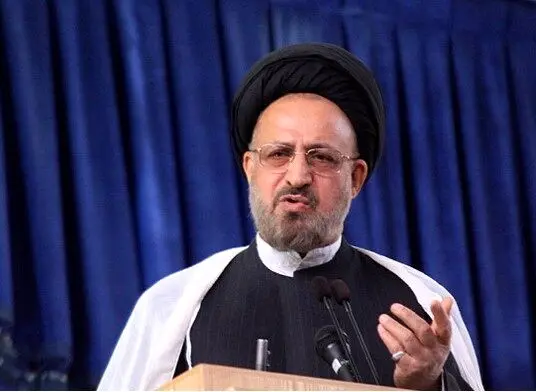 امام جمعه شیراز:  مردان باید حجاب را رعایت کنند

