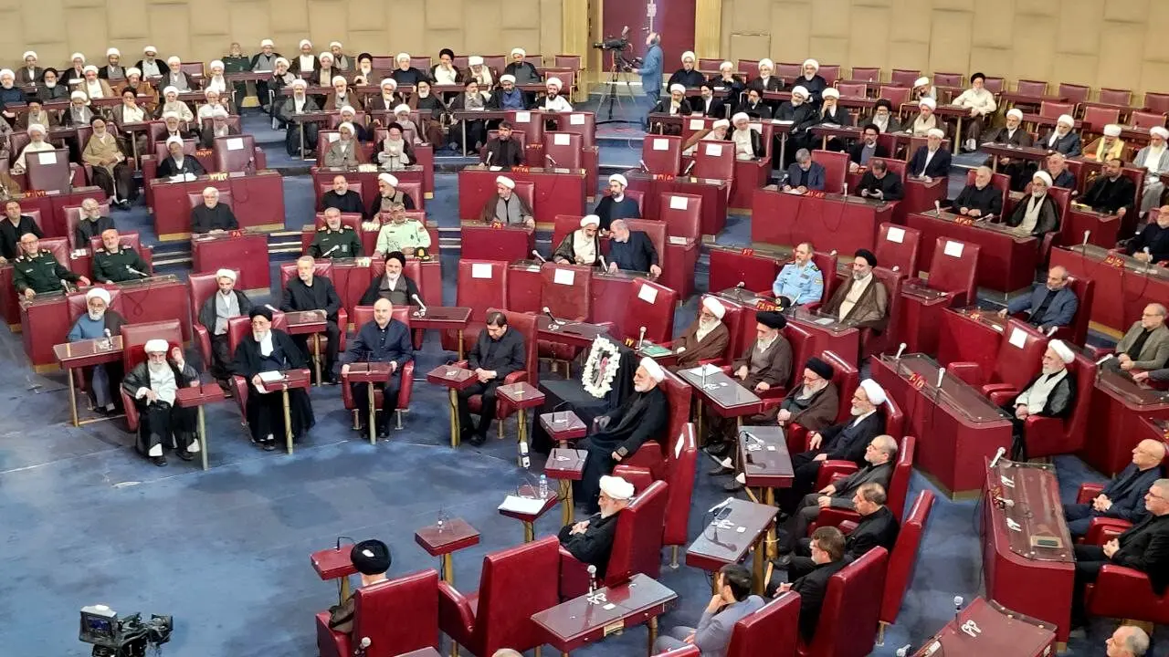 در زمان بیانات رهبر انقلاب درباره انتخاب رهبر بعدی چه اتفاقی افتاد؟
