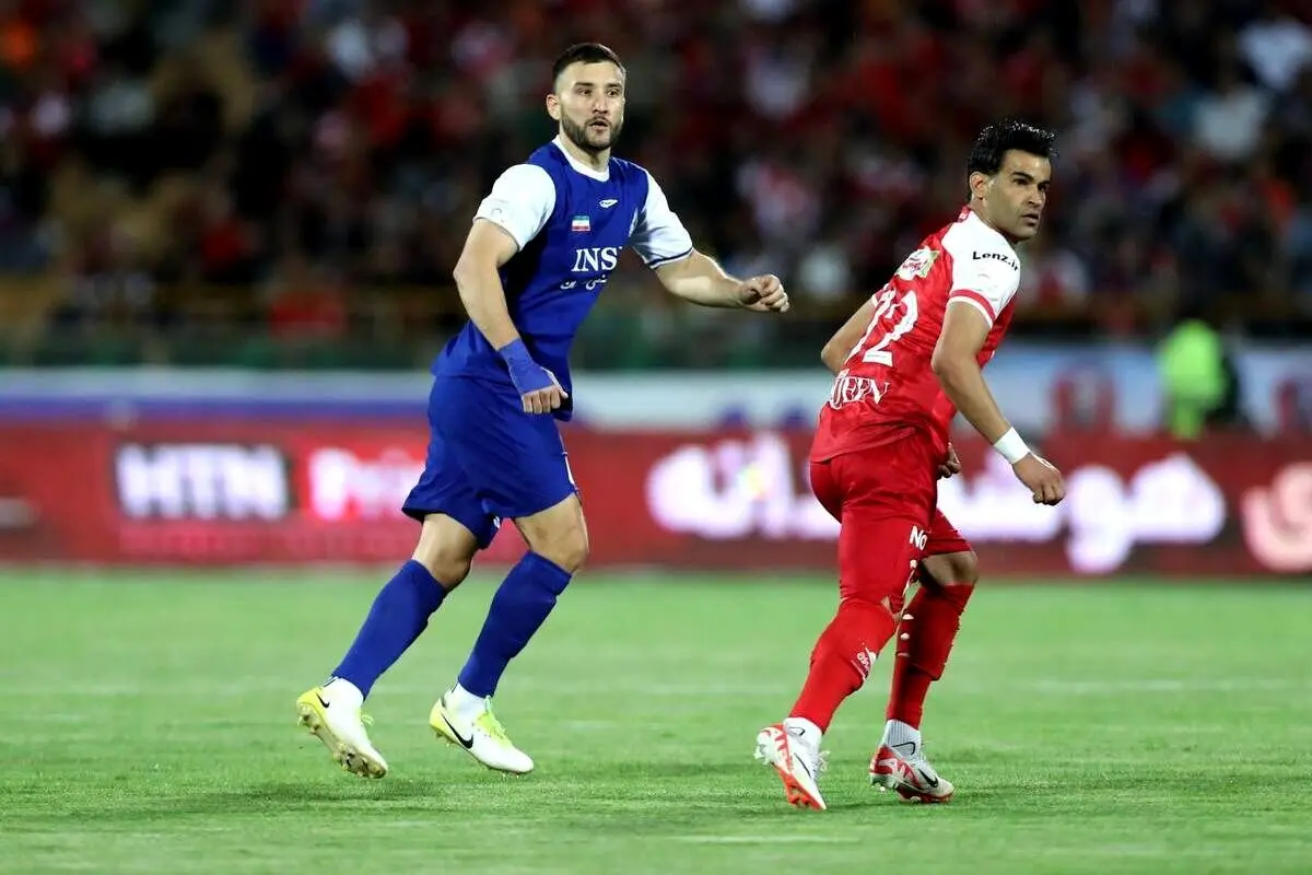 همسران ۳ بازیکن پرسپولیس در ورزشگاه آزادی / عکس