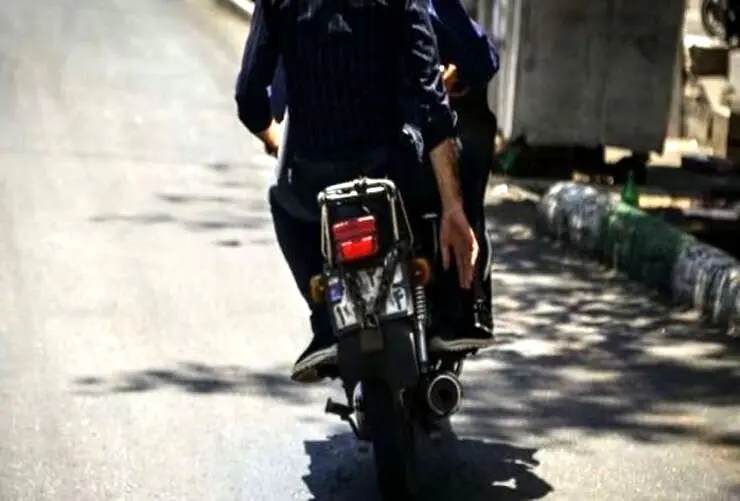 ویدئوی سرقت وحشیانه گوشواره زن جوان 