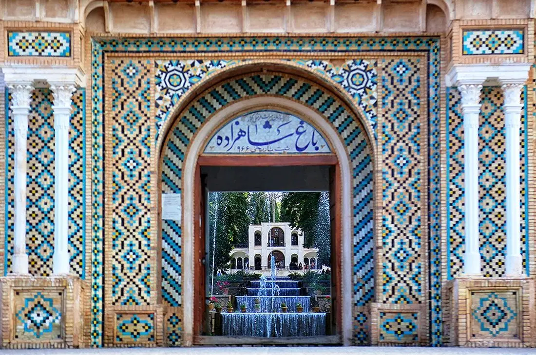 ماجرای جنجالی درگیری دسته‌جمعی سر حجاب و قتل یک زن در باغ شازده ماهان کرمان چه بود؟ + ویدئو و تصاویر