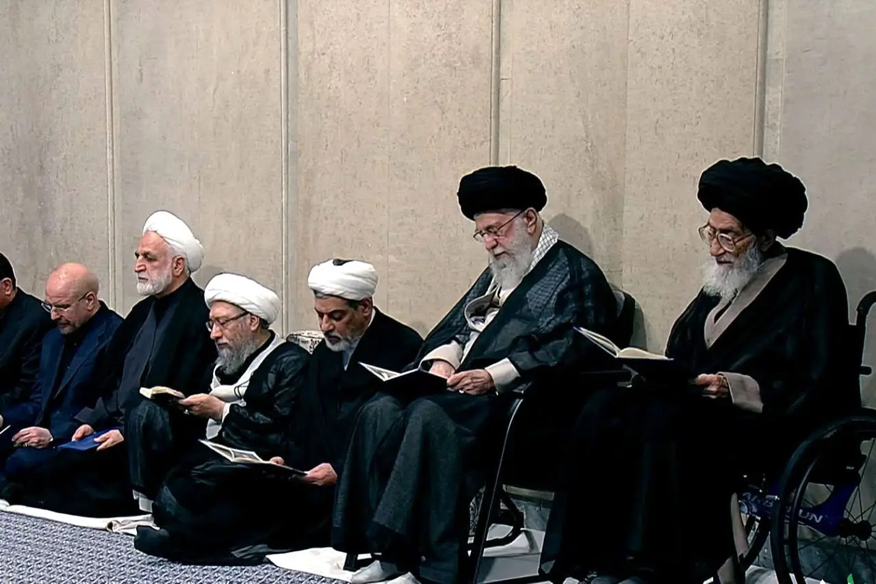 پدر آل هاشم در کنار رهبر انقلاب +عکس
