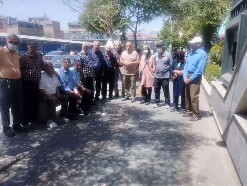 تجمع هماهنگ و اعتراضی بازنشستگان کارگری در تهران در اعتراض به بانک رفاه