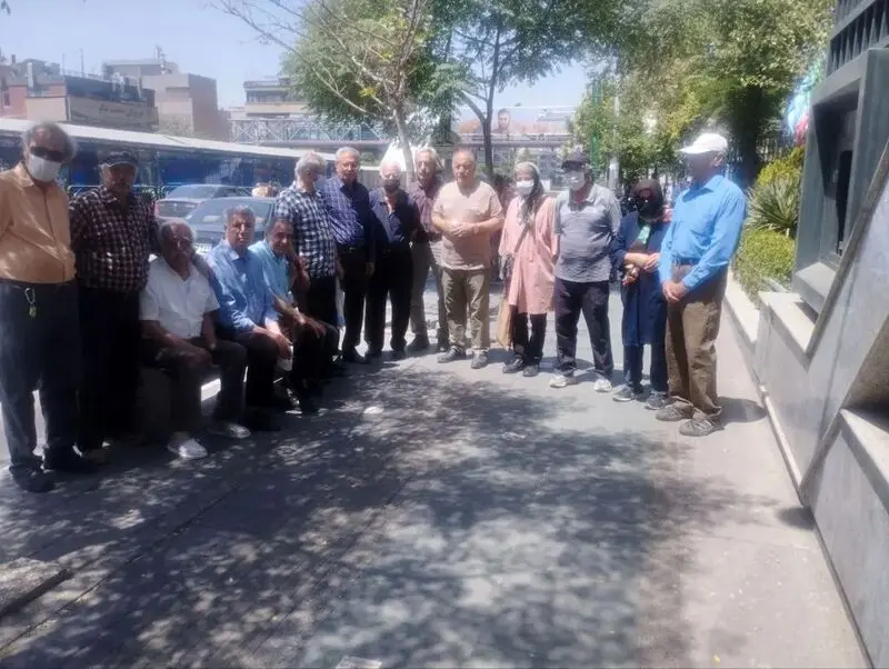 تجمع هماهنگ و اعتراضی بازنشستگان کارگری در تهران در اعتراض به بانک رفاه