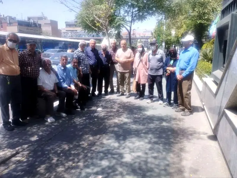 تجمع هماهنگ و اعتراضی بازنشستگان کارگری در تهران در اعتراض به بانک رفاه