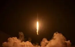 ویدئویی از سرعت هولناک برق‌آسای هایپرسونیک ایرانی در آسمان اسرائیل

